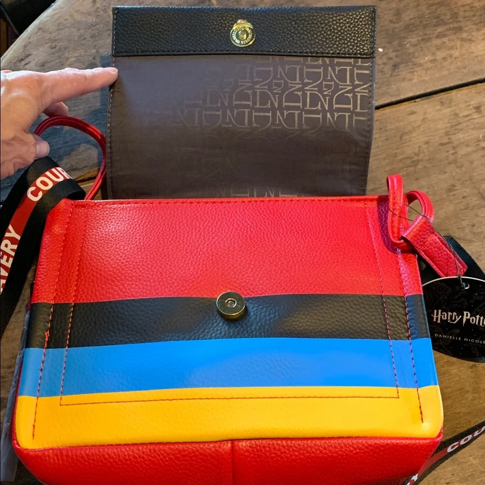 NWT Danielle Nicole Black and Red Lion Crossbody Bag - Gryffindor Shoulder Bag - Picture 7 of 13